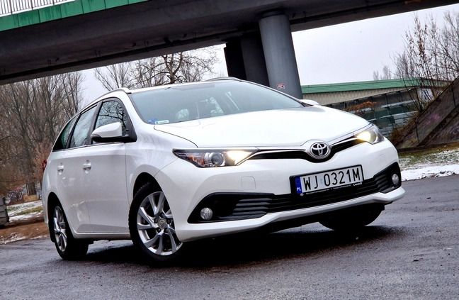 Toyota Auris cena 36900 przebieg: 223000, rok produkcji 2015 z Warszawa małe 704